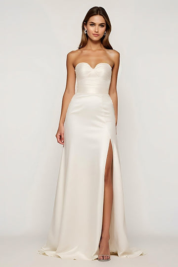 Robe de mariée gaine sans bretelles ivoire avec fente